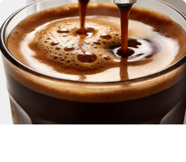 Golden, Silky-Smooth <br class="coffeemas_c-pc-hide">Crema Extraction